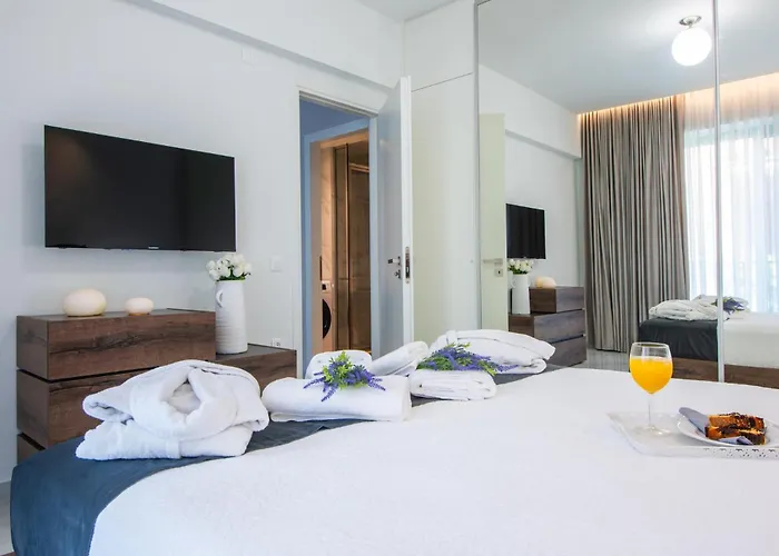 Oikos Luxury Central Apartment