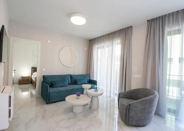 Oikos Luxury Central Apartment
