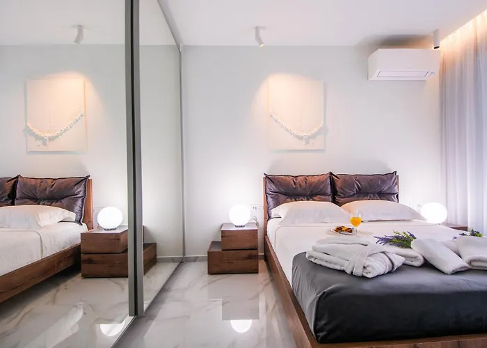 Oikos Luxury Central Apartment